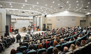 baris-manco-ve-cem-karaca-sarkilariyla-anildi-LuePbWyD.jpg