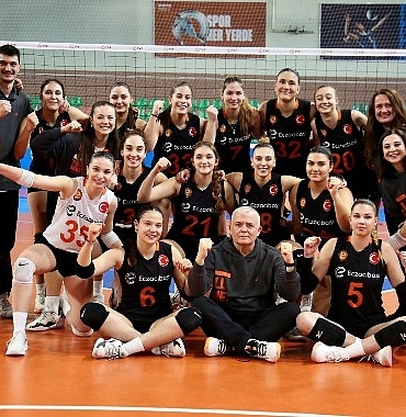 eczacibasi-2-lig-takimi-namaglup-sampiyonluk-hedefiyle-1-lige-yukseldi-nBNLWCpc.jpg