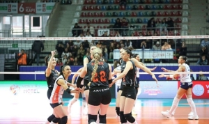 eczacibasi-dynavitten-deplasman-galibiyeti-TRn1jsFR.jpg