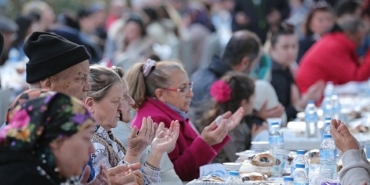 konak-belediyesi-ramazanda-dayanismayi-buyutuyor-VJy98SZW.jpg
