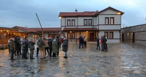 konyada-muze-merama-rehberler-hayran-kaldi-RPXeJj4s.webp