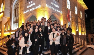 200-ogrenci-baskanlik-makaminda-sahur-yapti-wk9pTWx4.jpg