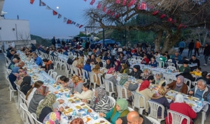 baskan-abdullah-ozyigit-yenisehirli-vatandaslarla-iftar-sofrasinda-bulustu-IqnEFyiN.jpg
