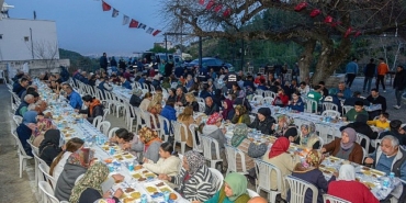 baskan-abdullah-ozyigit-yenisehirli-vatandaslarla-iftar-sofrasinda-bulustu-IqnEFyiN.jpg