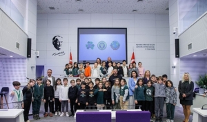 baskan-gorkem-duman-bucali-cocuklari-makaminda-agirladi-OiTl4jPn.jpg