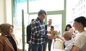 baskan-kocaman-cicek-dagitti-EGUX3xbv.jpg