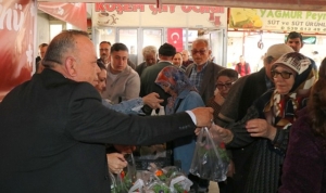 baskan-ozelden-kadinlara-8-mart-hediyesi-12-bin-cicek-fidesi-dagitildi-j6btksZl.jpg