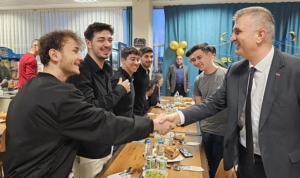 baskan-sezer-universite-ogrencileri-ile-iftarda-bulustu-F9rvhC6q.jpg