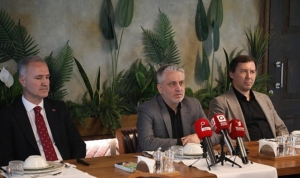 baskan-taban-basin-mensuplariyla-iftarda-bulustu-8bsvZwVp.jpg
