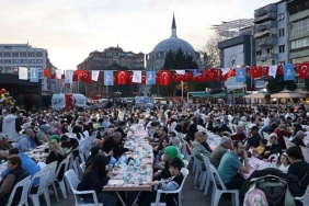 buyuksehirin-iftar-sofrasi-her-gun-3-bin-kisiyi-agirliyor-7sV83Kar.jpg