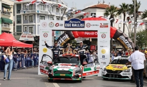 castrol-ford-team-turkiye-ege-rallisinde-podyumda-pv7Bd2vM.jpg