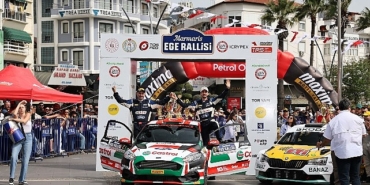 castrol-ford-team-turkiye-ege-rallisinde-podyumda-pv7Bd2vM.jpg