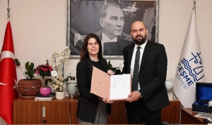 cesme-belediyesi-ile-turkiye-satranc-federasyonu-arasinda-is-birligi-protokolu-imzalandi-PEQLgbZl.jpg