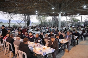 didim-belediyesi-vatandaslari-iftar-sofralarinda-bulusturmaya-devam-ediyor-OJ5fWWfN.jpg