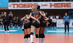 eczacibasi-dynavit-vakifbanki-konuk-etti-Mz49a9bd.jpg