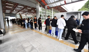 izmirde-ogrencilerin-yaninda-buyuksehir-var-hyO31qkE.jpg