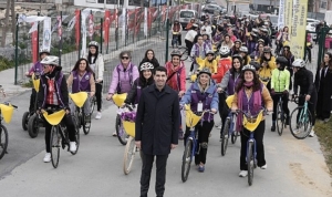 kadinlar-sari-bezleri-asti-toplumsal-esitlik-icin-pedal-cevirdi-W3RiftBg.jpg