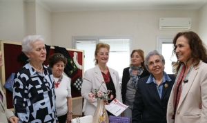 karsiyakada-yaslilara-saygi-haftasi-coskulu-basladi-F7TwFi8z.jpg