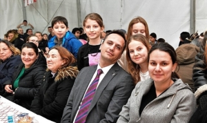 ogretmen-ogrenci-ve-velilerle-iftar-yapti-UIz3gwnp.jpg