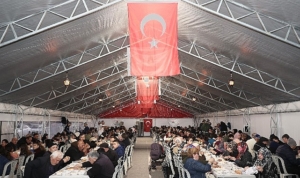 ramazanda-gonul-sofralari-dolup-tasiyor-trG3PZgE.jpg