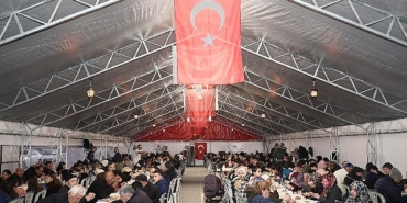 ramazanda-gonul-sofralari-dolup-tasiyor-trG3PZgE.jpg
