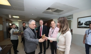 tip-bayraminda-hekimler-ziyaret-edildi-nWxanK21.jpg