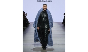 unlu-modaci-emre-erdemoglundan-moskova-fashion-weekte-guclu-ve-zarif-bir-dokunus-vfOpRfQV.jpg