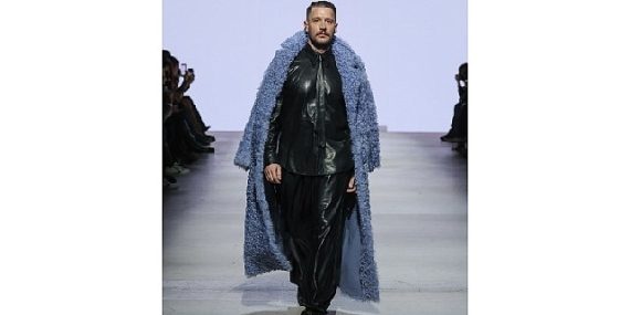 unlu-modaci-emre-erdemoglundan-moskova-fashion-weekte-guclu-ve-zarif-bir-dokunus-vfOpRfQV.jpg
