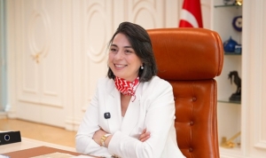23-nisan-ulusal-egemenlik-ve-cocuk-bayrami-dolayisiyla-ogrenciler-uskudar-belediye-baskani-sinem-dedetasi-esz1f8nS.jpg