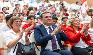 baskan-abdullah-ozyigit-ve-meclis-uyeleri-koltuklarini-cocuklara-devretti-MCBy1T3w.jpg