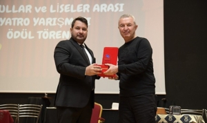 baskan-cirpanoglundan-tiyatrocu-ogrencilere-destek-zbhgiRfv.jpg