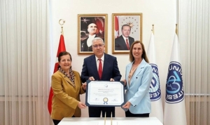 ege-universitesi-ebelik-bolumu-egitimde-kaliteyi-tescilledi-HKTWXcOf.jpg
