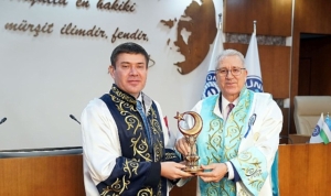ege-universitesiozbekistan-yuksekogretim-kurulu-baskani-prof-dr-odil-abdurakhmanova-fahri-doktora-unvani-verdi-4XnlGh3Y.jpg