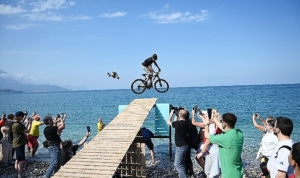 gokyuzunden-denize-pedal-cevirdiler-SfKT5K32.jpg