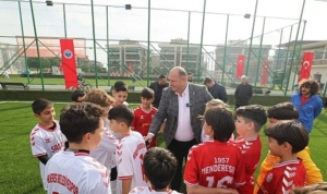 ilkay-cicek-ile-hizmet-dolu-1-yil-bBrInStW.jpg