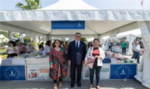 izmir-kultur-mek-n-insan-dergisi-izmir-kitap-fuarinda-okuyucu-ile-bulustu-CQrjKMqP.jpg
