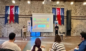 izmirli-gencler-duygusal-okuryazarlik-atolyesi-ile-farkindalik-kazandi-8L8Gkut1.jpg