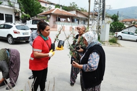 karsiyaka-belediyesinden-sancaklida-fidan-dayanismasi-4p6ivjJf.jpg