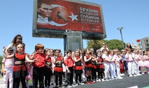 karsiyakada-23-nisan-coskusu-basladi-PLqf7Ivn.jpg