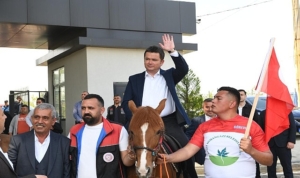 osmangazide-geleneksel-rahvan-at-kosusu-coskusu-RQkWGlTU.jpg