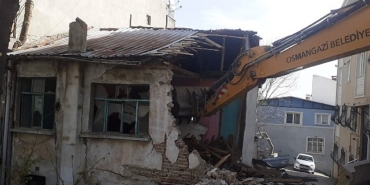 osmangazide-metruk-binalar-yikiliyor-NDGJp3RP.jpg