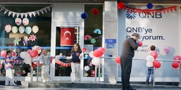 qnb-turkiye-23-nisan-ulusal-egemenlik-ve-cocuk-bayramina-ozel-olarak-hazirladigi-yeni-reklam-ueDpg7uC.jpg