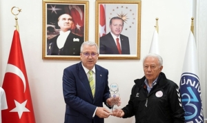 rektor-prof-dr-budak-sporun-ve-sporcunun-her-daim-yanindayiz-D7aQITb9.jpg