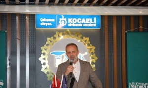 yazar-tufan-kitaplarin-donusturucu-gucunu-paylasti-jWzGKBUw.jpg