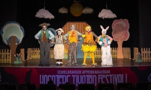 alkislar-karabaglar-kent-tiyatrosuna-RCSJceuF.jpg