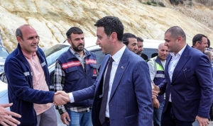 baskan-onal-santiyede-iscilerle-bulustu-ZQkEXpnx.jpg