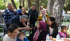 baskan-topaloglundan-belediye-personeline-yemek-qp34TwLt.jpg