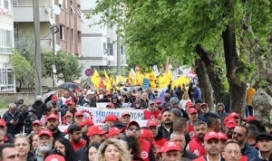 edremitte-1-mayis-SbGOjvRc.jpg