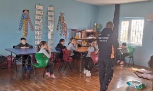 itfaiyeden-ogrencilere-yangin-guvenligi-egitimi-ZrhyjRfh.jpg