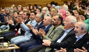mikrofon-10lardada-genc-sesler-yeteneklerini-konusturdu-ZkSLH7AN.jpg